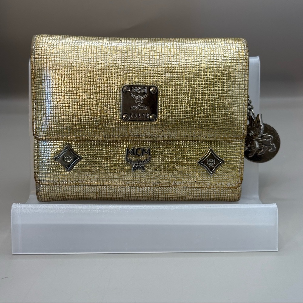 💎GUARANTEED AUTHENTIC MCM COMPACT WALLET 💎